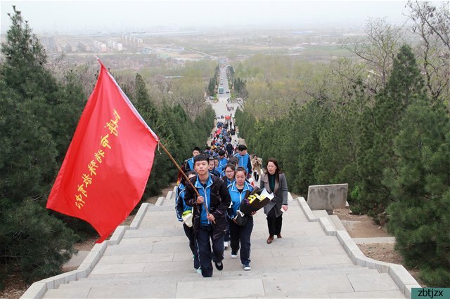 緬懷革命先烈 弘揚烈士精神——市特教中心舉行清明節(jié)祭掃活動