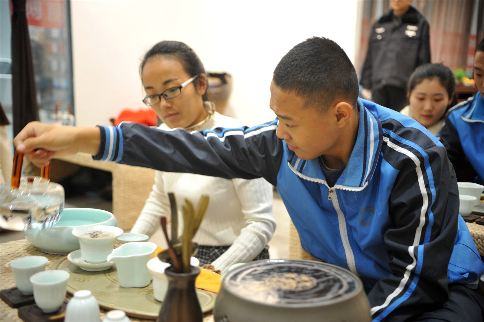 走進(jìn)淄博國(guó)藝館 傳承陶琉茶文化