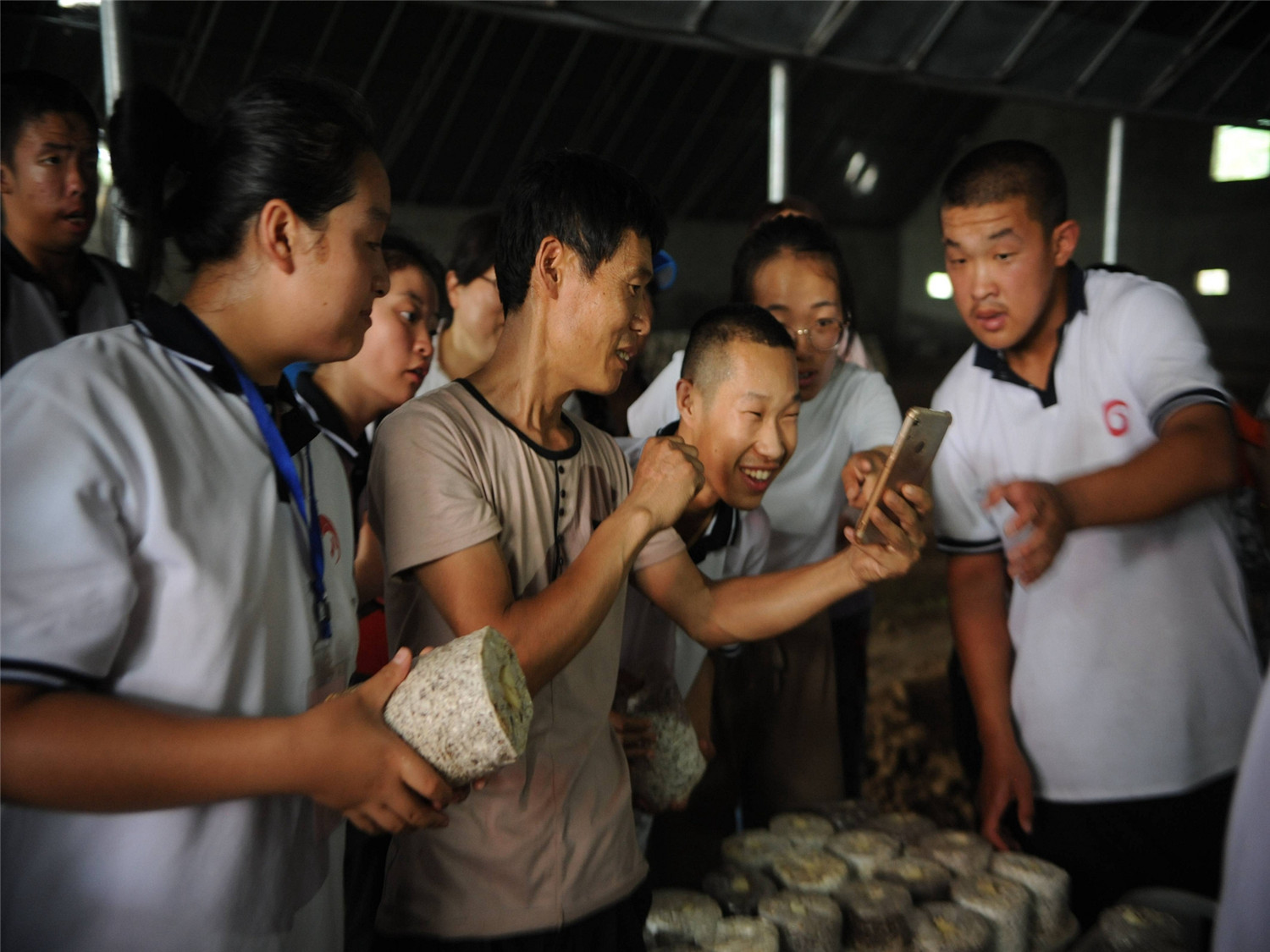 市特教中心“學(xué)生學(xué)農(nóng)基地”揭牌儀式在響水涯舉行