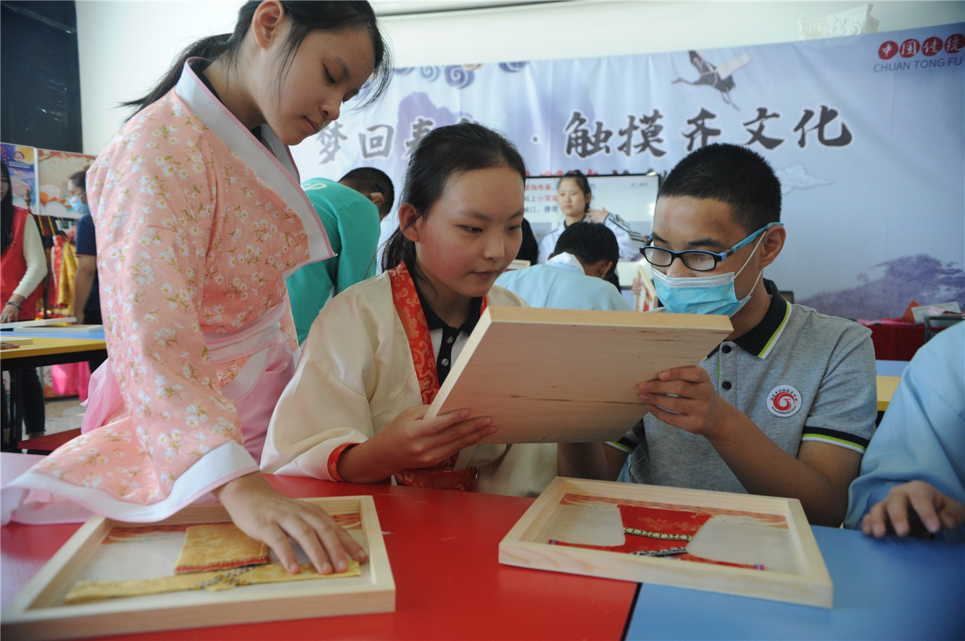 市特教中心開展“探尋服飾文化 感受泱泱齊風(fēng)”教育實(shí)踐活動(dòng)