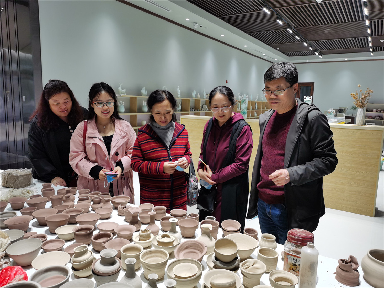 市特教中心組織開展“沉浸陶風(fēng)琉韻，感悟時(shí)代脈博”特色教研活動(dòng)