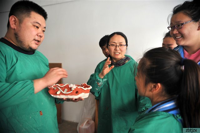 孫亞飛，用行動闡釋“愛和關(guān)懷”