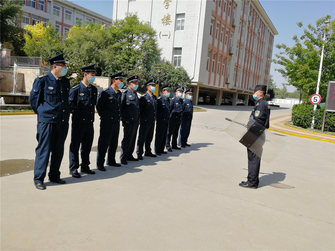 加強(qiáng)保安隊(duì)伍建設(shè) 筑牢安全防線